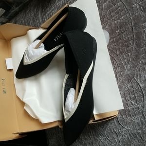 Vivaia Blk/Cream edge Flats